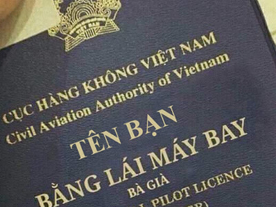 Chứng nhận vui bằng lái máy bay... bà già